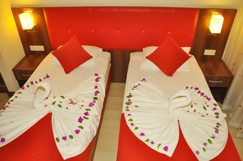 Sidekum Hotel 18/50