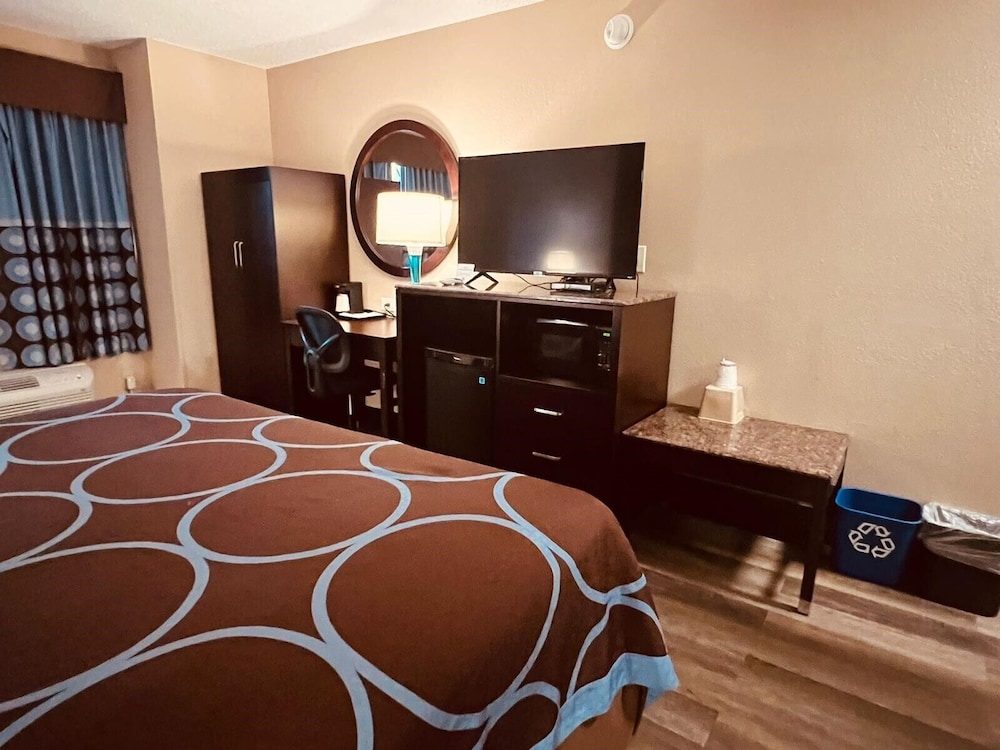 Super 8 by Wyndham Nyack NY 31/37
