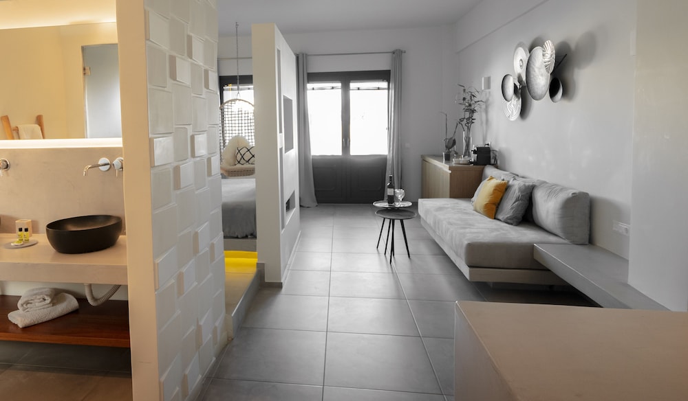 George and Joanna Suites 15/50
