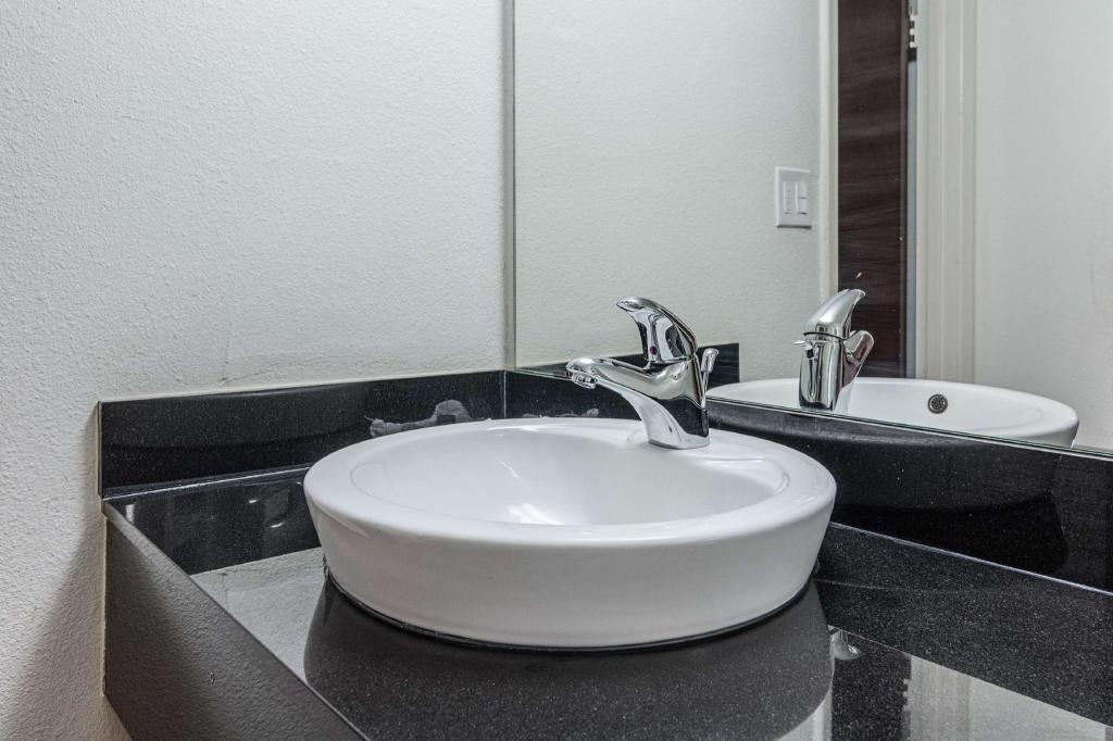2 Full Beds Non-smoking، Motel6 Texarkana, AR 7/8