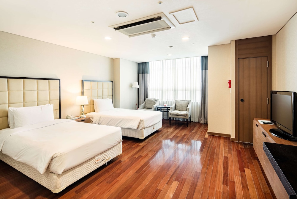 DELUXE, ECONOMY, TWIN BEDS, LIGHT HOUSEKEEPING