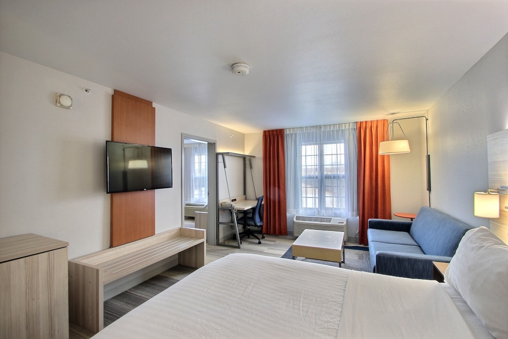 Holiday Inn Express Hotel And Suites Milwaukee Airport 51/74
