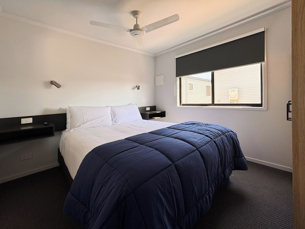 كابينة كلاسيكية بسرير كوين وأسرّة بطابقين، Bendigo Park Lane Holiday Park 2/3