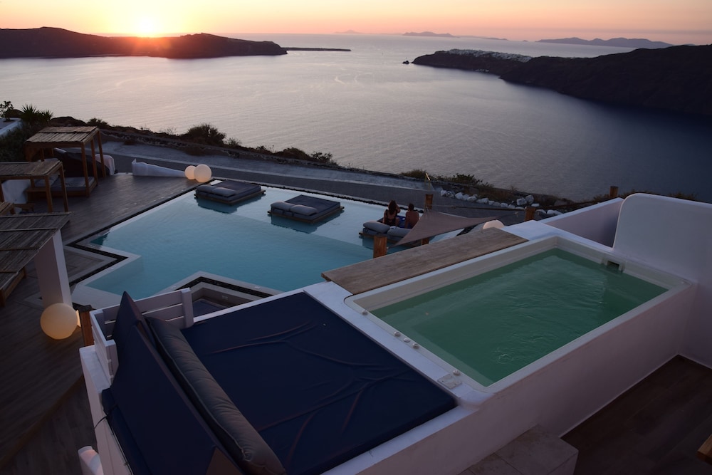 Amaze Suites 43/65