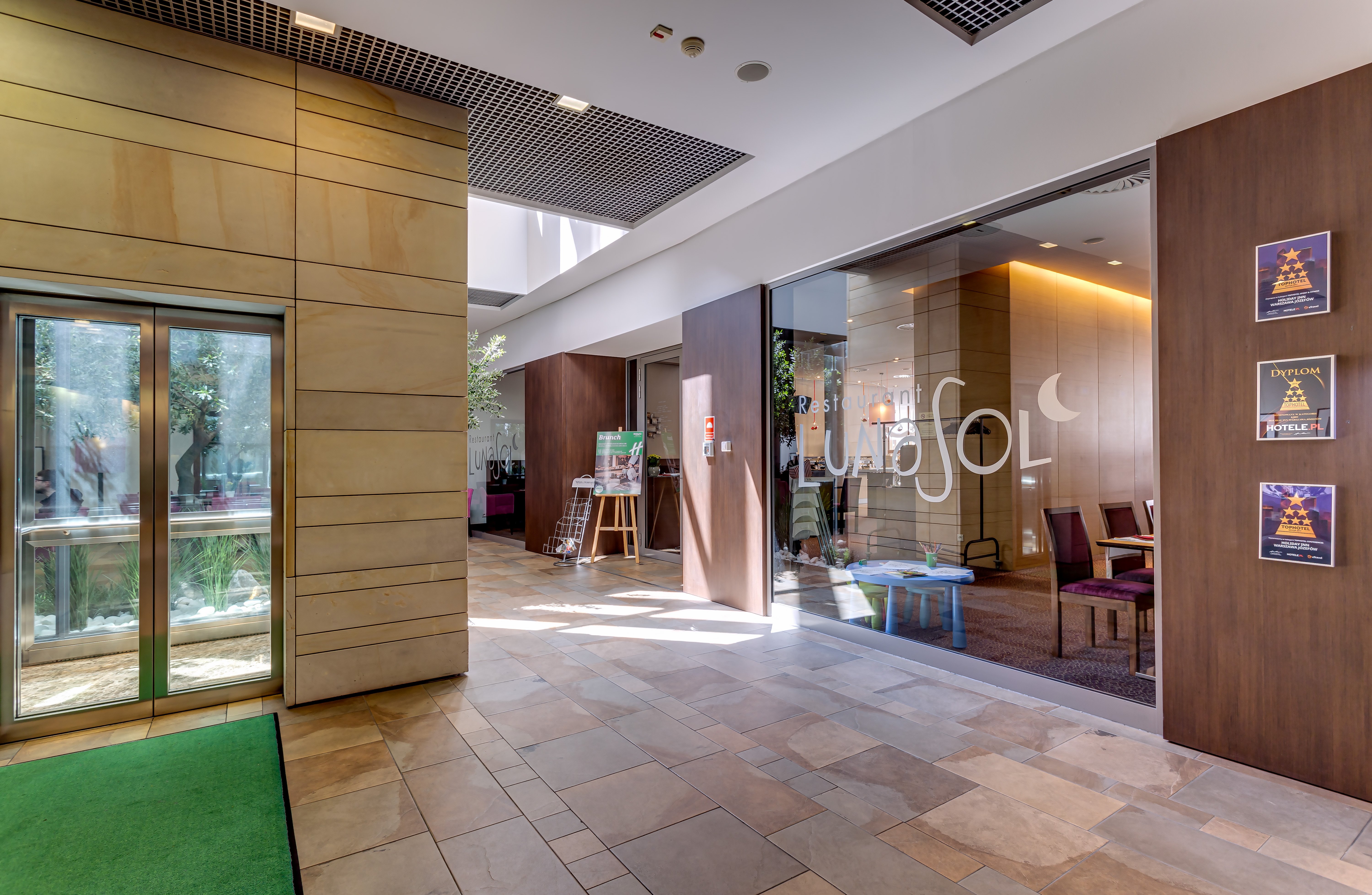 Holiday Inn Warsaw Jozefow 9/50