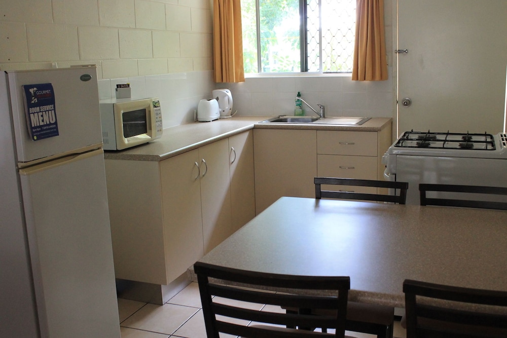 Oasis Inn Apartments 42/60