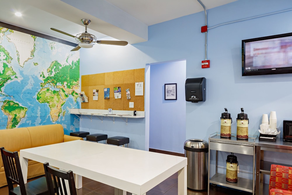Central Park West Hostel 22/30