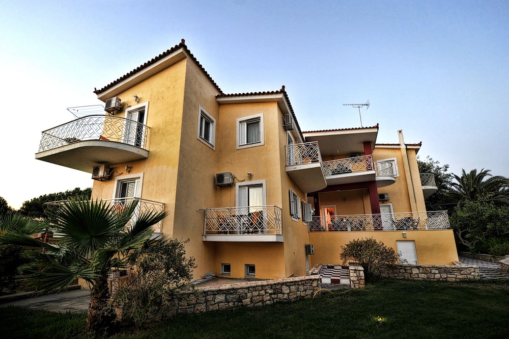 Irida Resort Suites 3/78