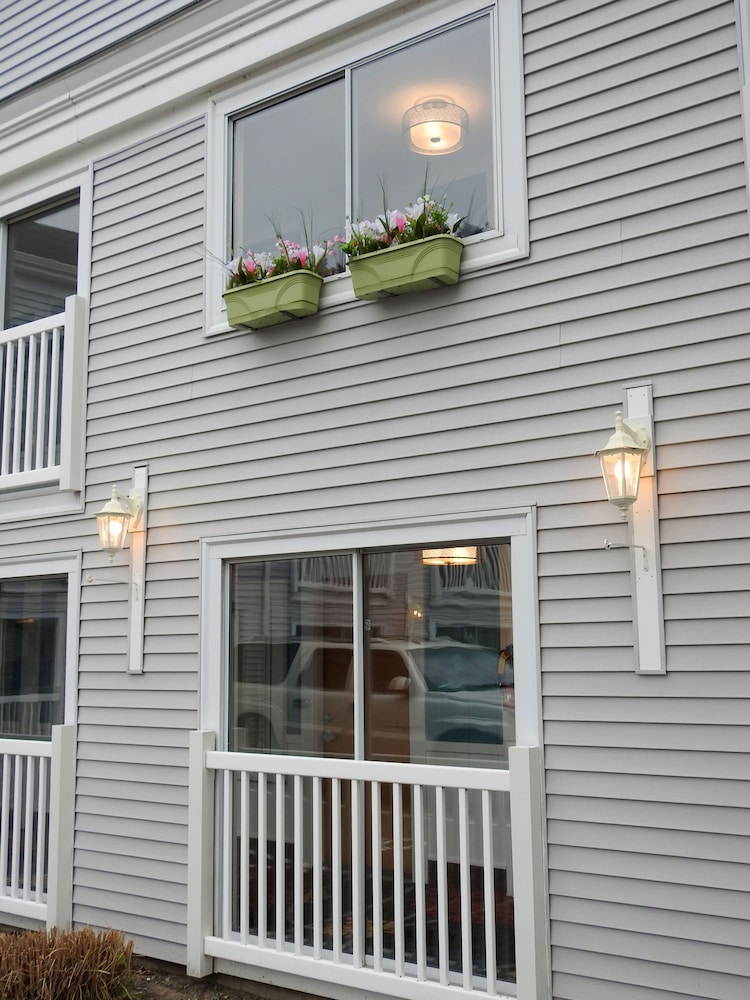 Seacoast Inn 3/36