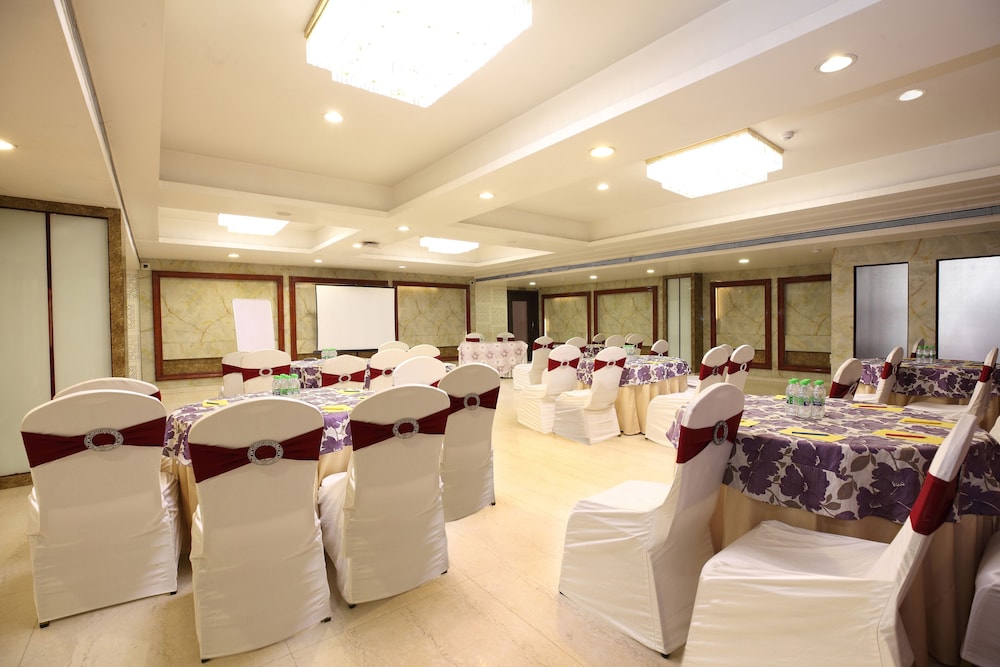 Pinnacle by Click Hotels, Lucknow 59/63