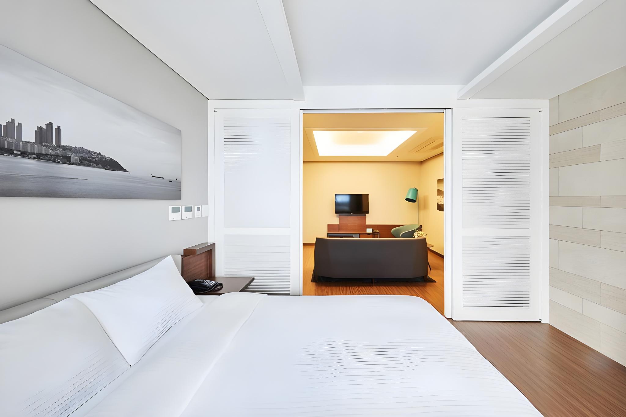 Premier, Suite