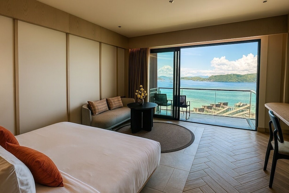 OCEAN, DELUXE, KING BED