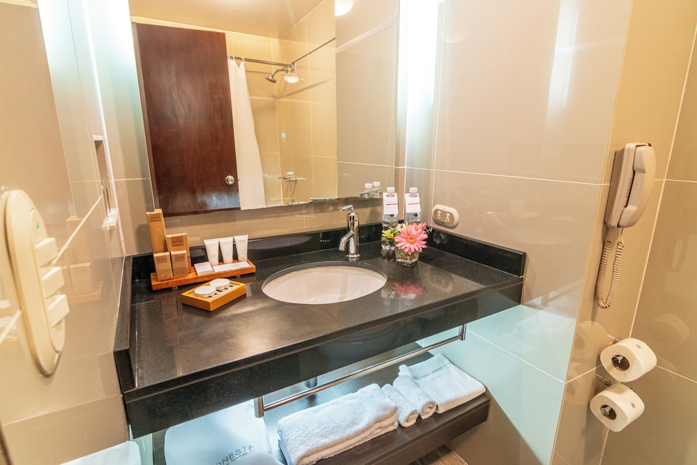 غرفة ثلاثية بسريرين مزدوجين بإطلالة على البحيرة، Sonesta Hotel Posadas del Inca Puno 7/8