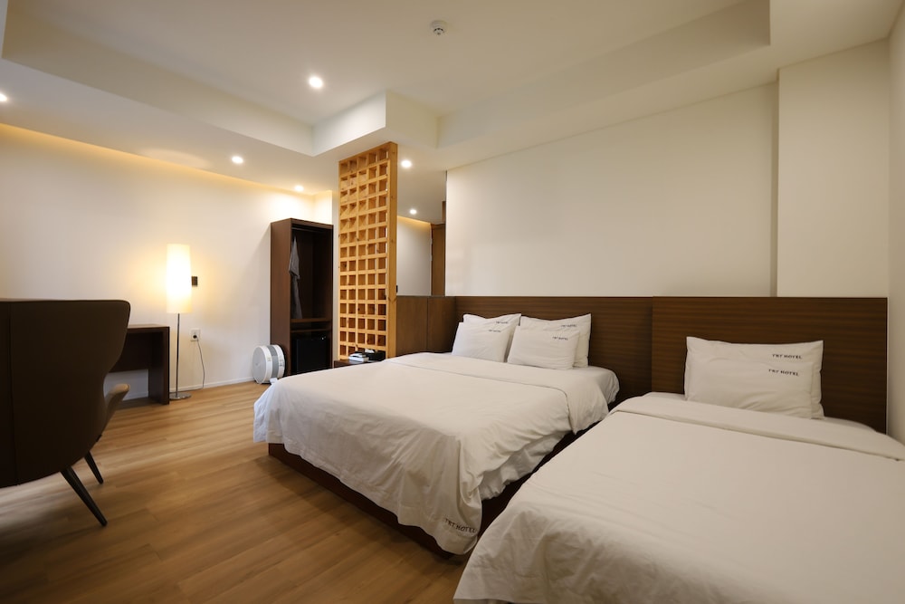ROOM, TWIN BEDS, TERRACE