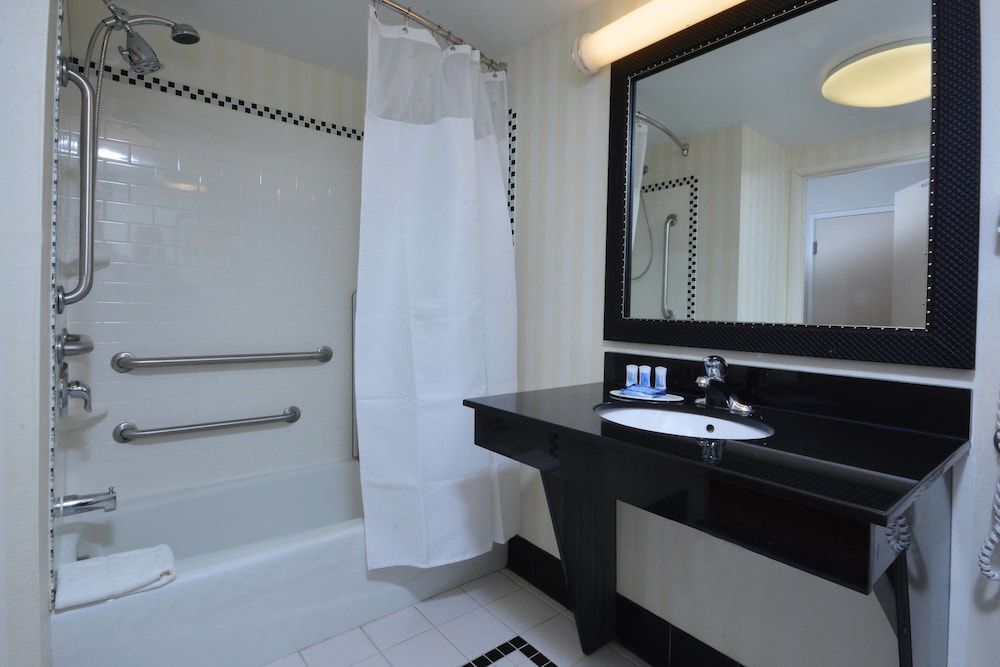 Fairfield Inn Suites Wytheville 10/36