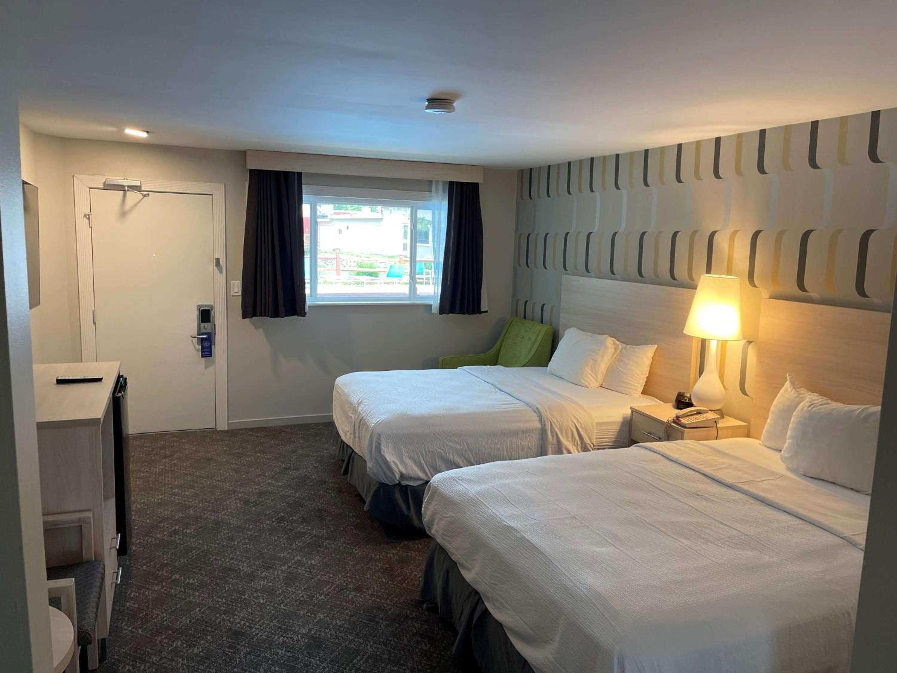 Room, 2 Queen Beds, Outdoor Pool Area