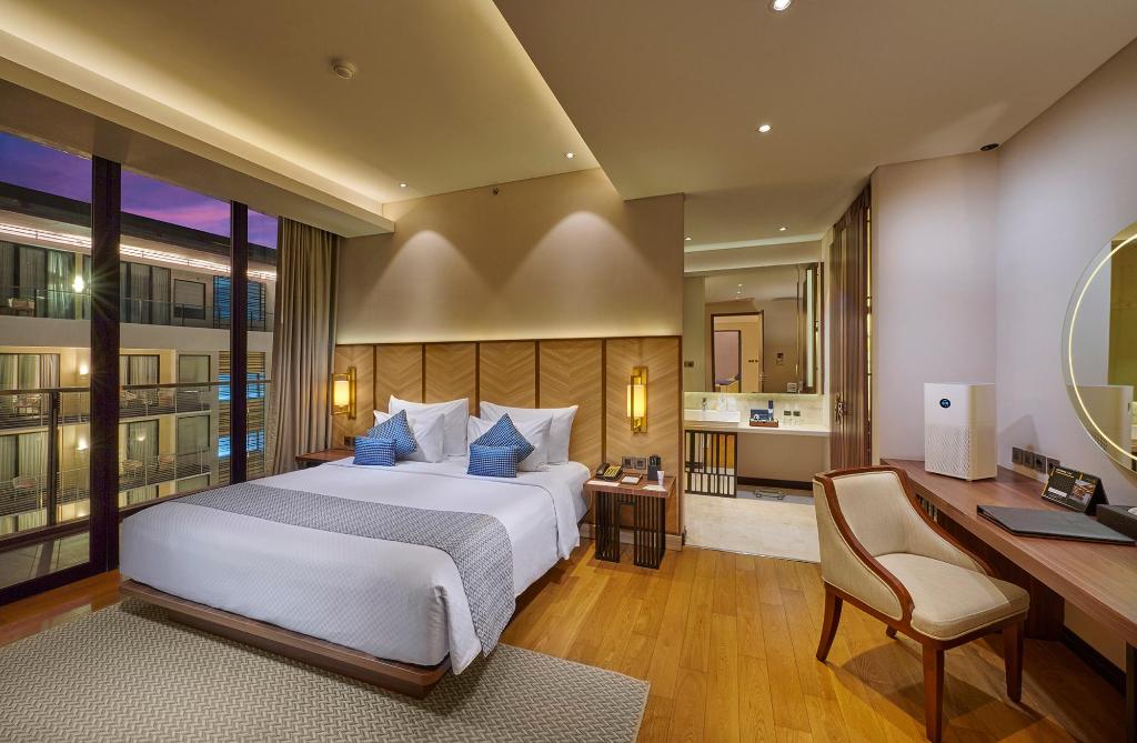 Sky, Suite, King Bed