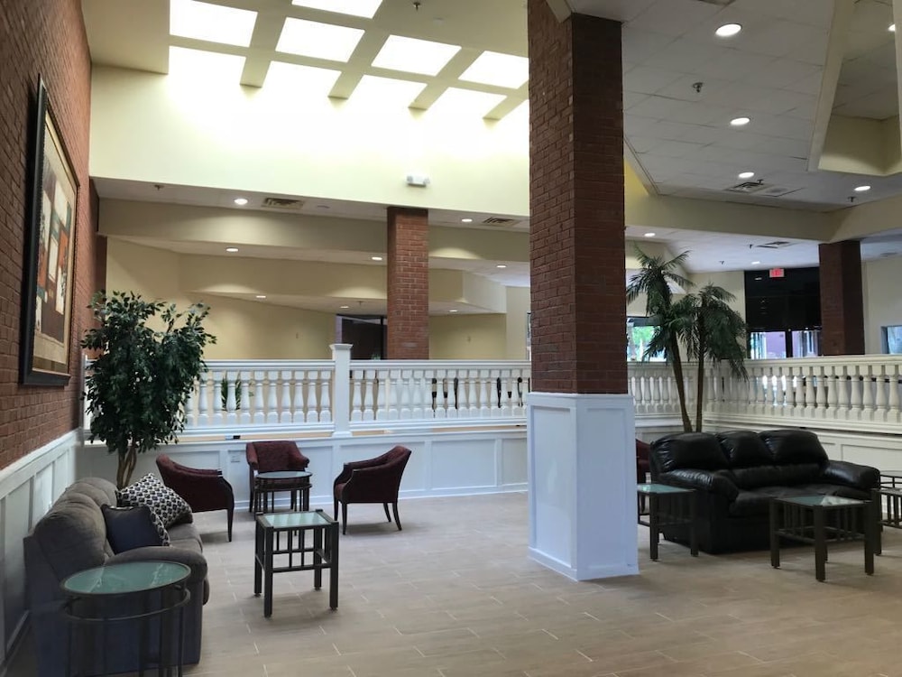 Days Inn Suites Tallahassee Conference Center I 10 Hotel 44/57