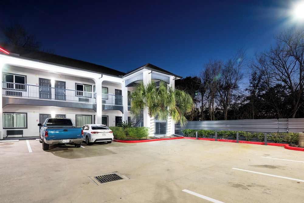 Moonlight Suites 54/65