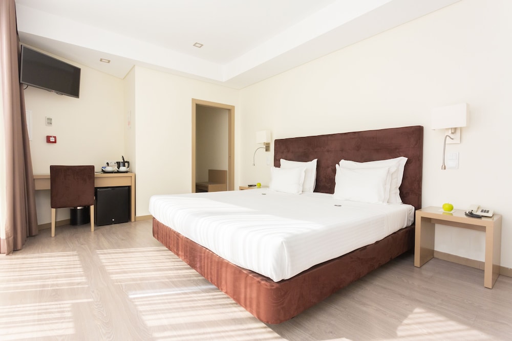 ROMANTIC, KING BED