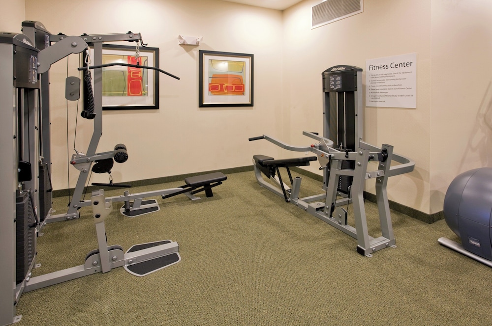 Holiday Inn Express Hotel And Suites Topeka North 29/53