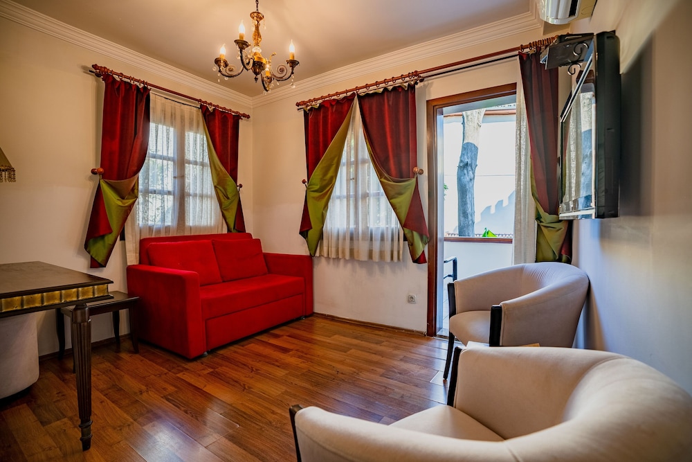 Mediterra Art Hotel 30/50