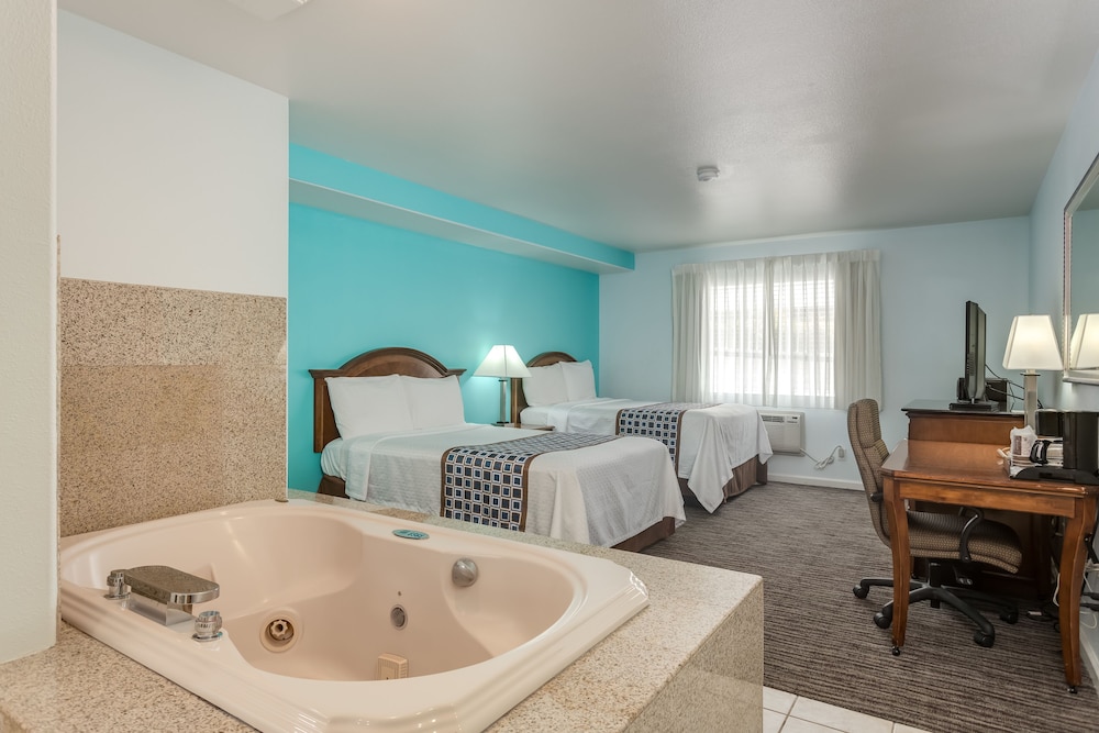 Pacifica Beach Hotel 55/56