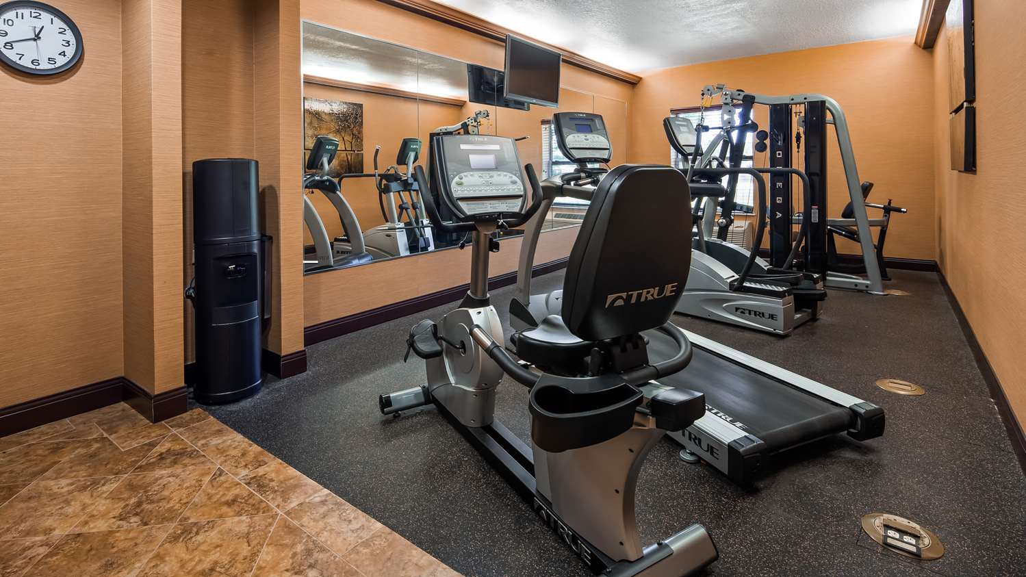 Best Western Plus Midwest Inn and Suites 3/8
