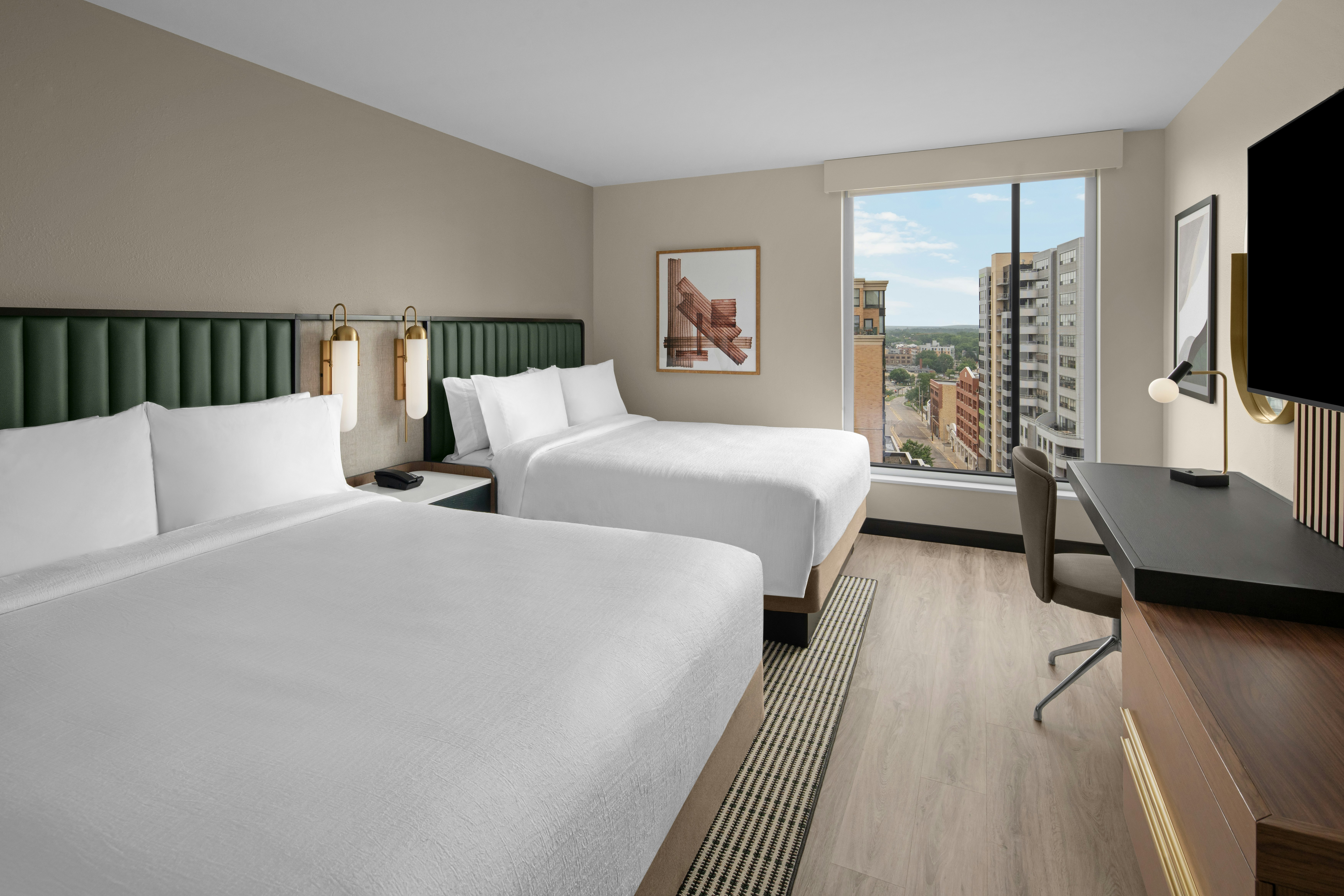 1 BEDROOM, SUITE, 2 QUEEN BEDS, SOFA