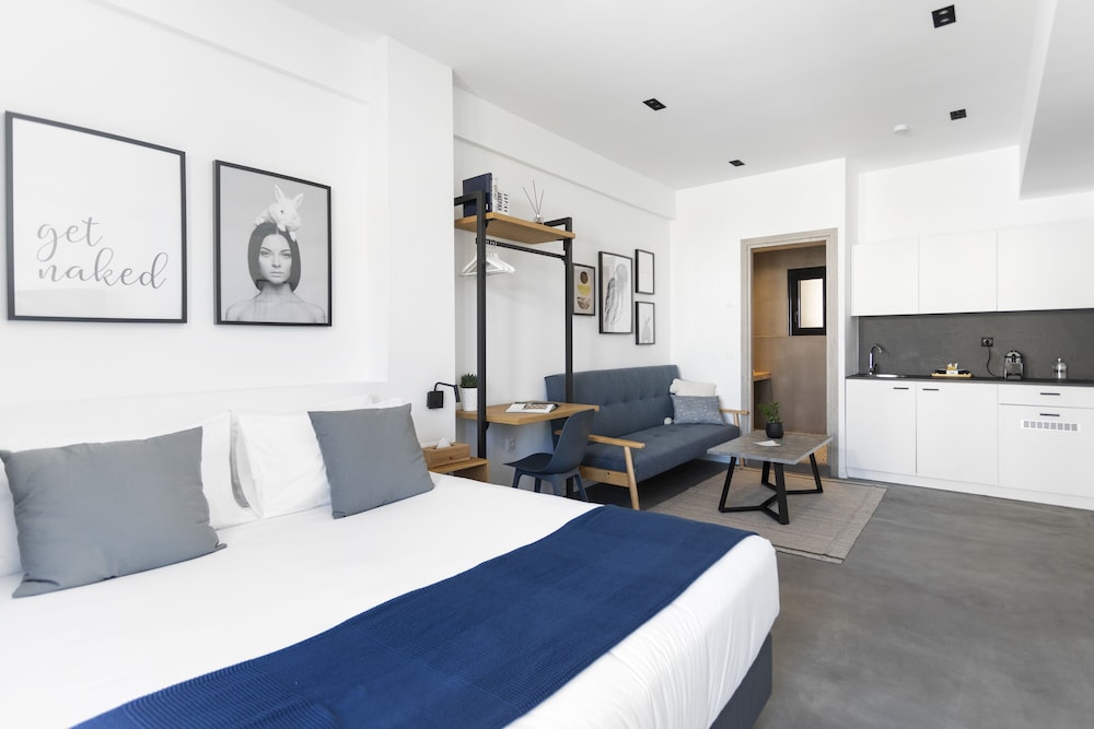 JUNIOR SUITE, CITY VIEW, BALCONY