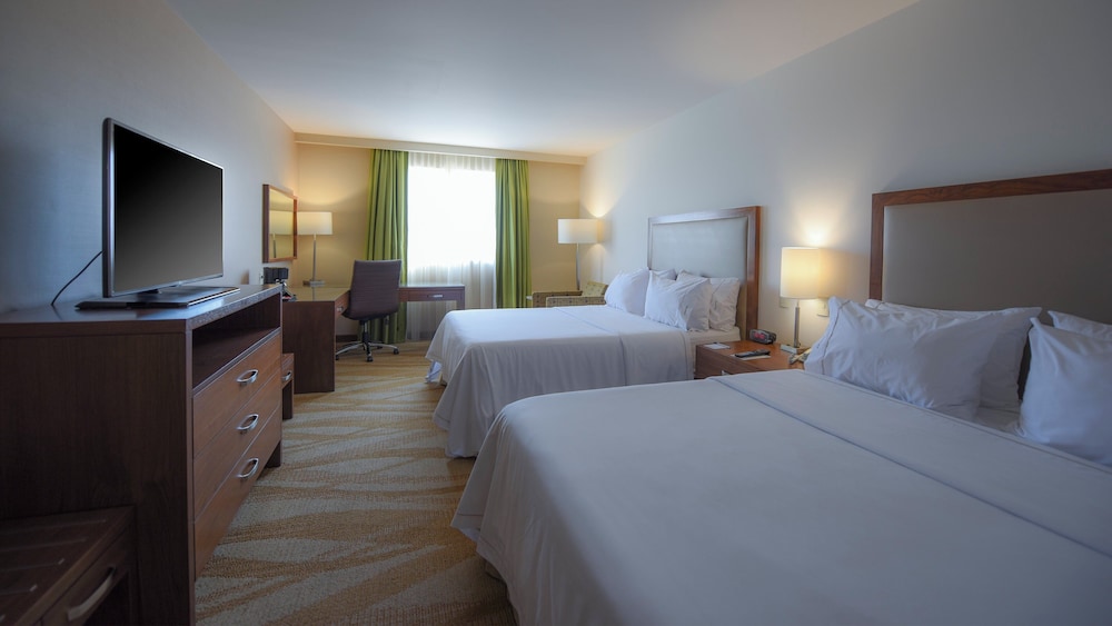 Standard, 2 Queen Beds, Top Floor