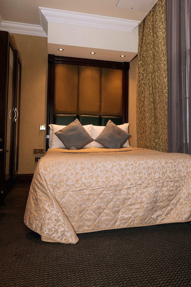 The Premier Notting Hill 18/74