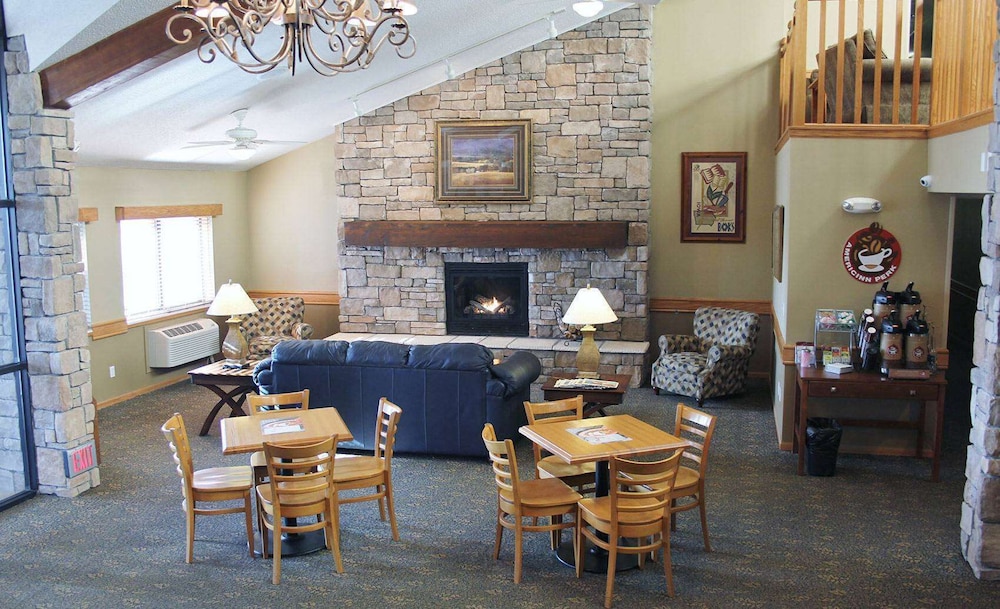 AmericInn by Wyndham Cedar Rapids/CID Airport 34/39