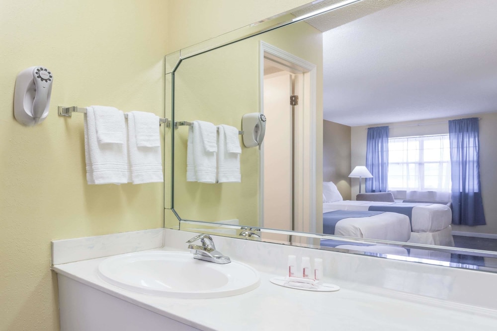 Days Inn by Wyndham Madison 11/31