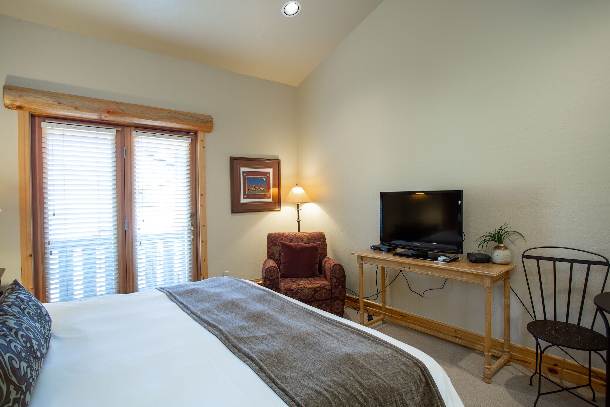 3 BEDROOMS, CONDO
