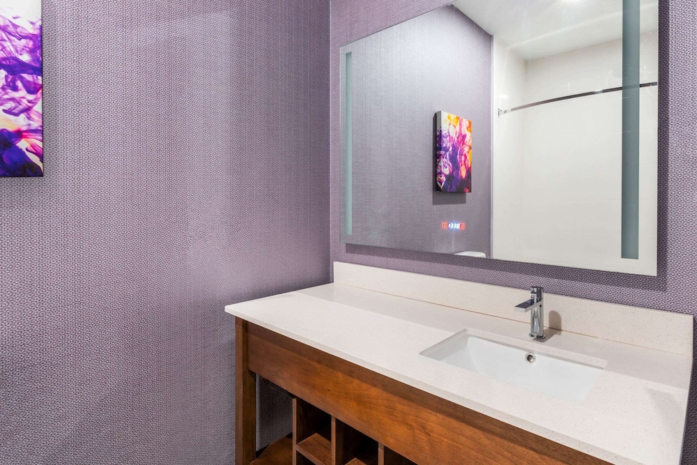 La Quinta Inn And Suites By Wyndham Lewisville 50/50