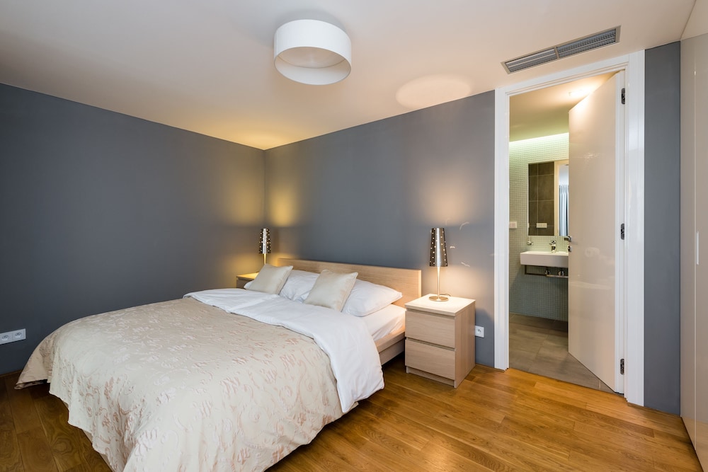Empirent Apartments 11/50
