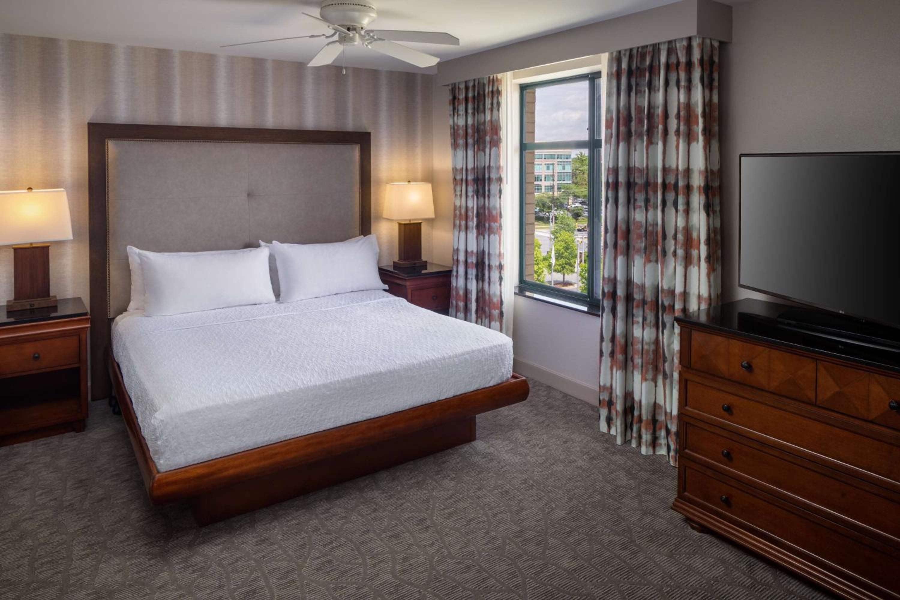 Studio, Suite, King Bed, Sofa