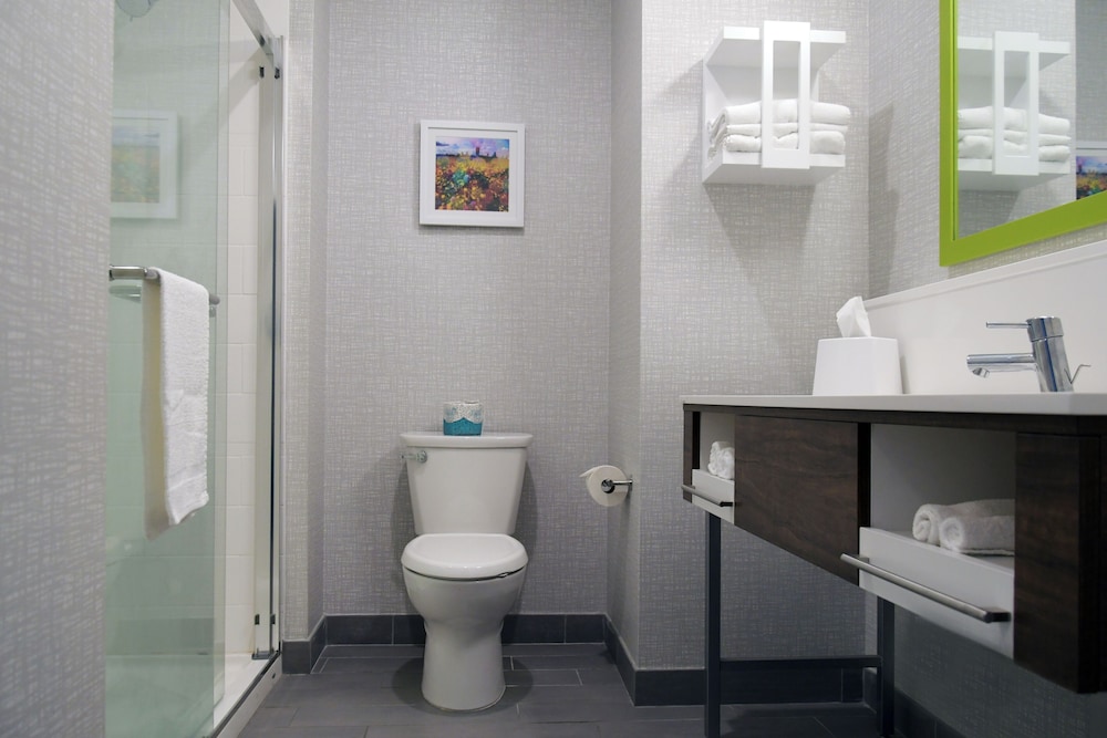 Hampton Inn Glendale Milwaukee, WI 36/42
