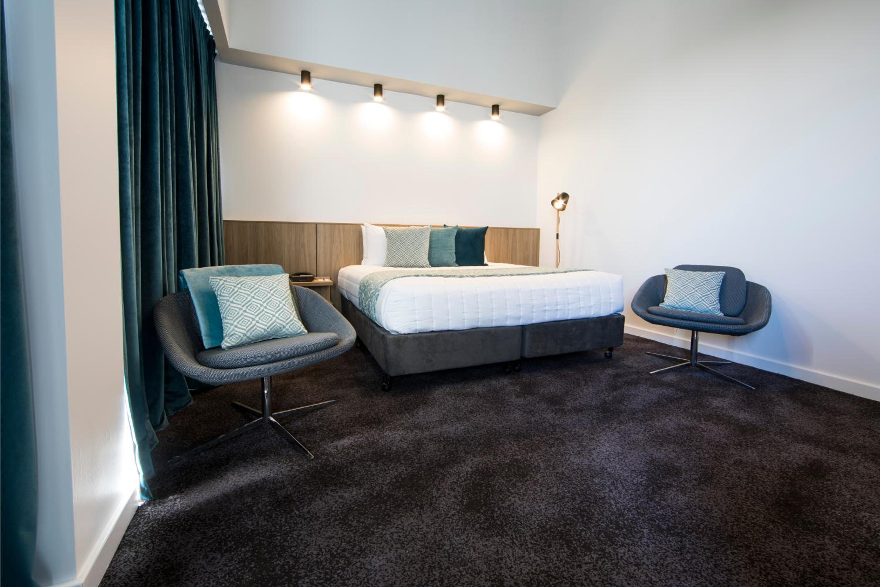 SUPERIOR, KING BED, BALCONY