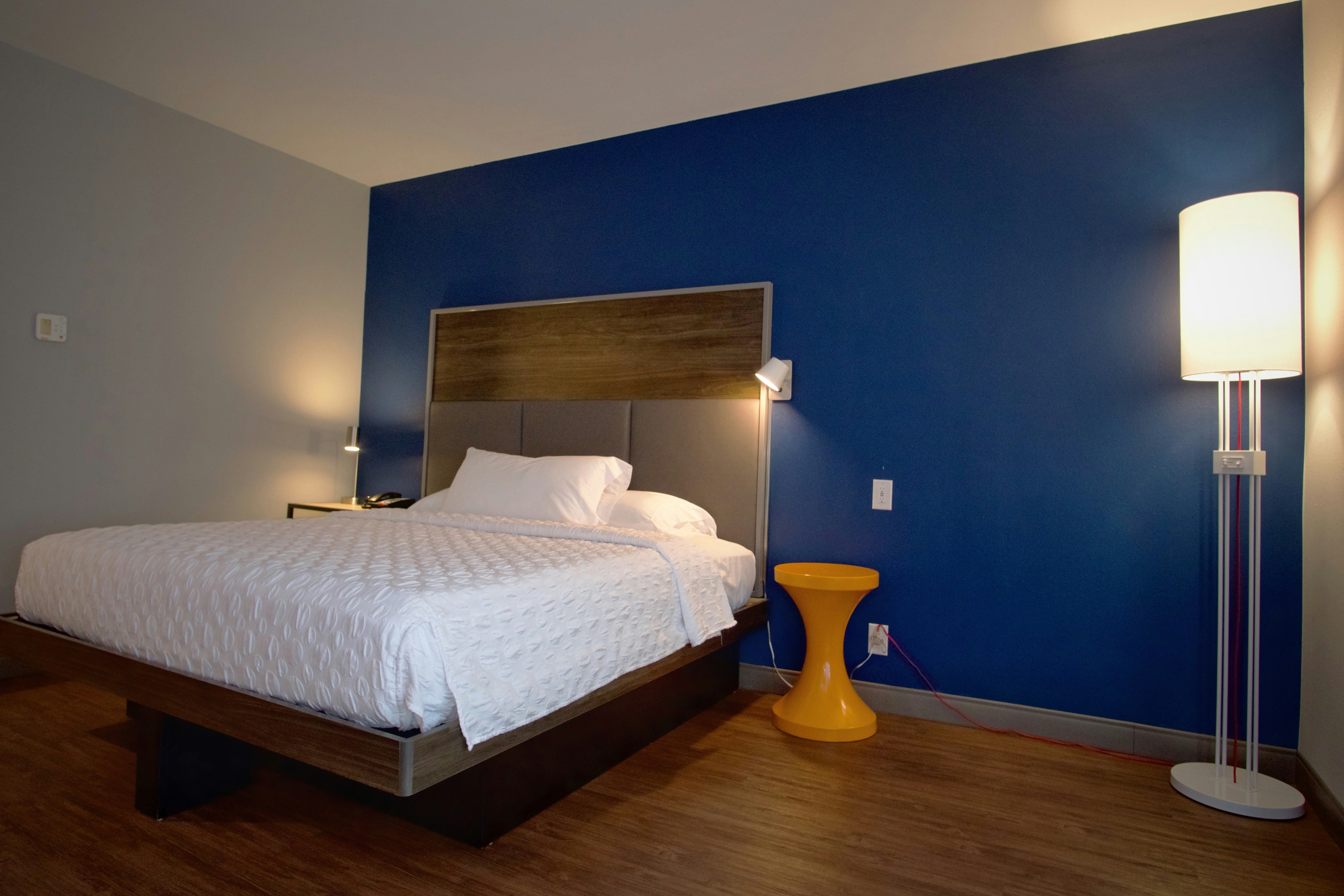 ROOM, KING BED, ACCESSIBLE