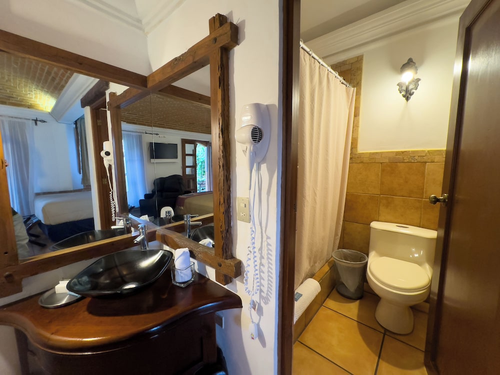 Naif Boutique Hotel & Gallery 64/68