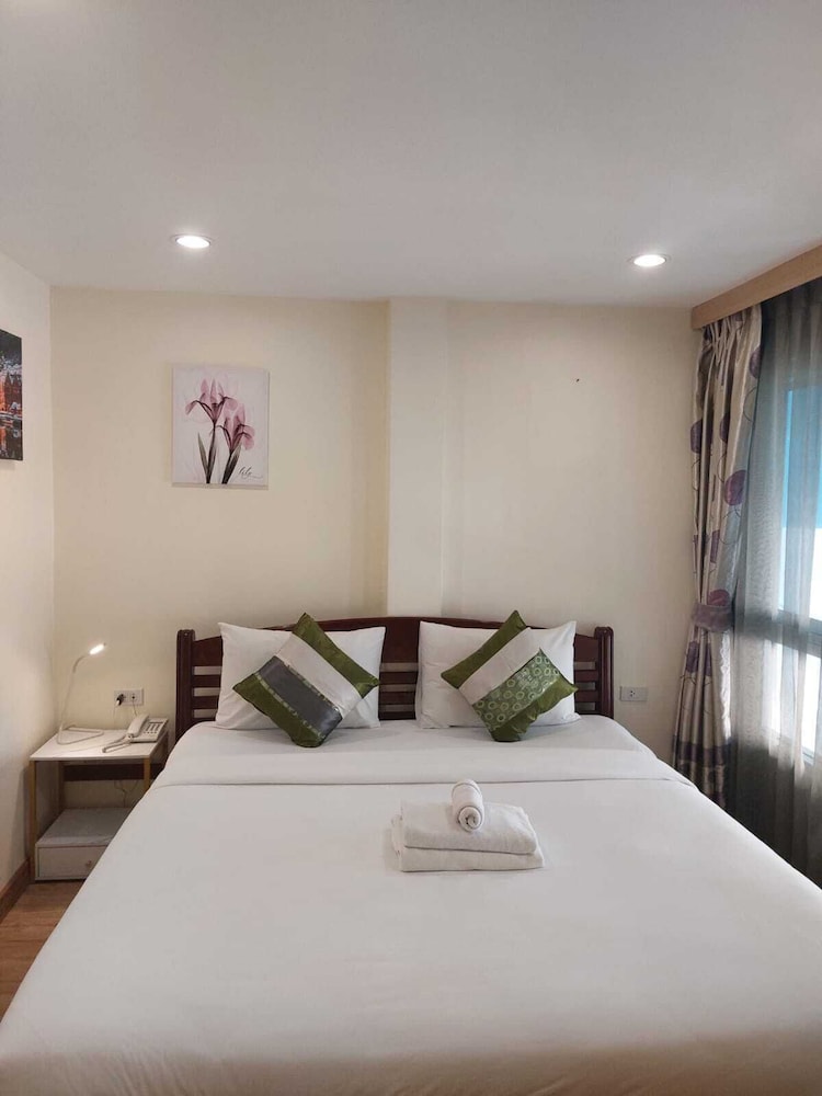 غرفة قياسية بسرير كينج بشرفة، V Check Inn Sukhumvit 22 2/5