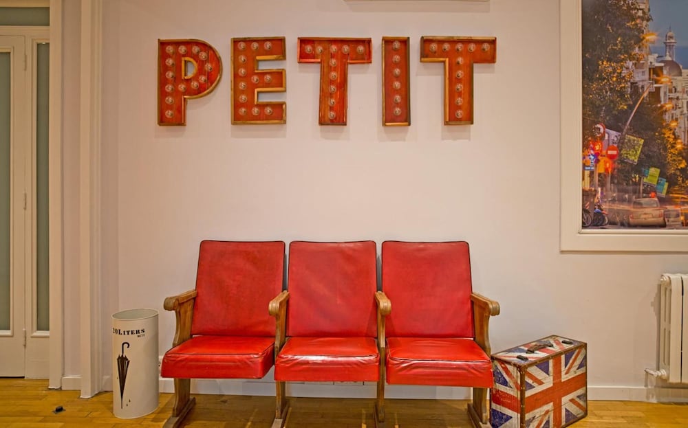 Petit Hotel 37/48
