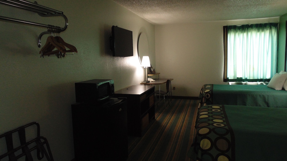Super 8 by Wyndham Sapulpa Tulsa Area 19/30