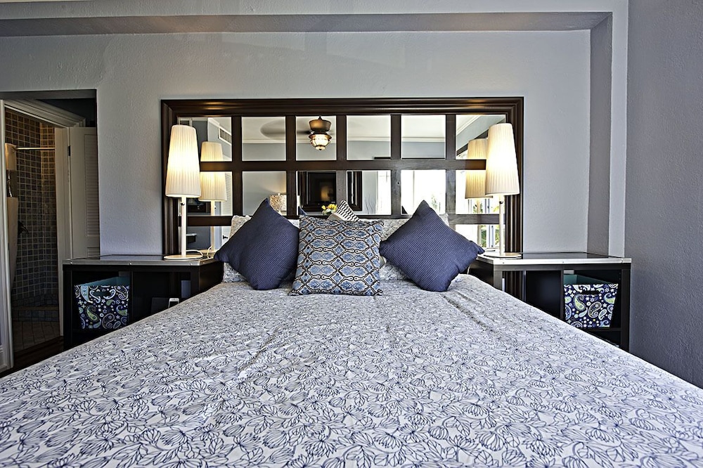 Colony Hotel 18/61