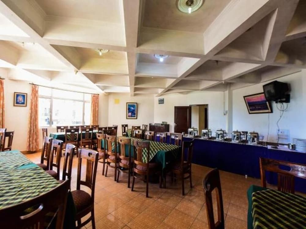 ANAND PALACE HOTEL 31/42