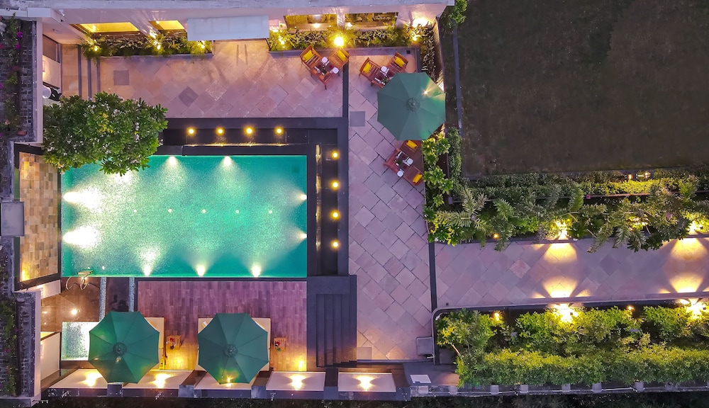 Royale Sarovar Portico Agra 2/65