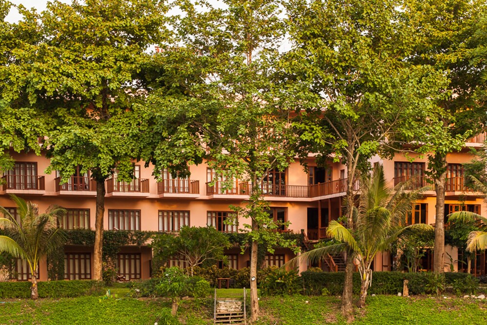 RIVERHOUSE RESORT 7/78