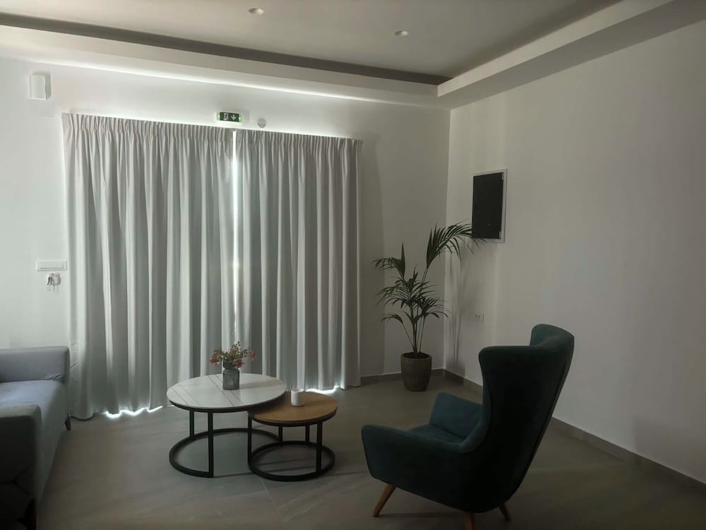 Socrates Apartments &amp; Restaurant 26/48